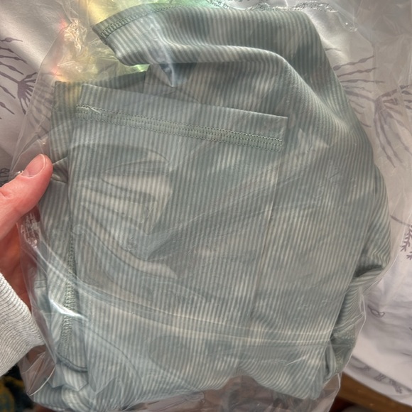 Fabletics Tyedye high-waisted Leggings - Sage Gray Solar Dye 7/8 - Picture 4 of 5